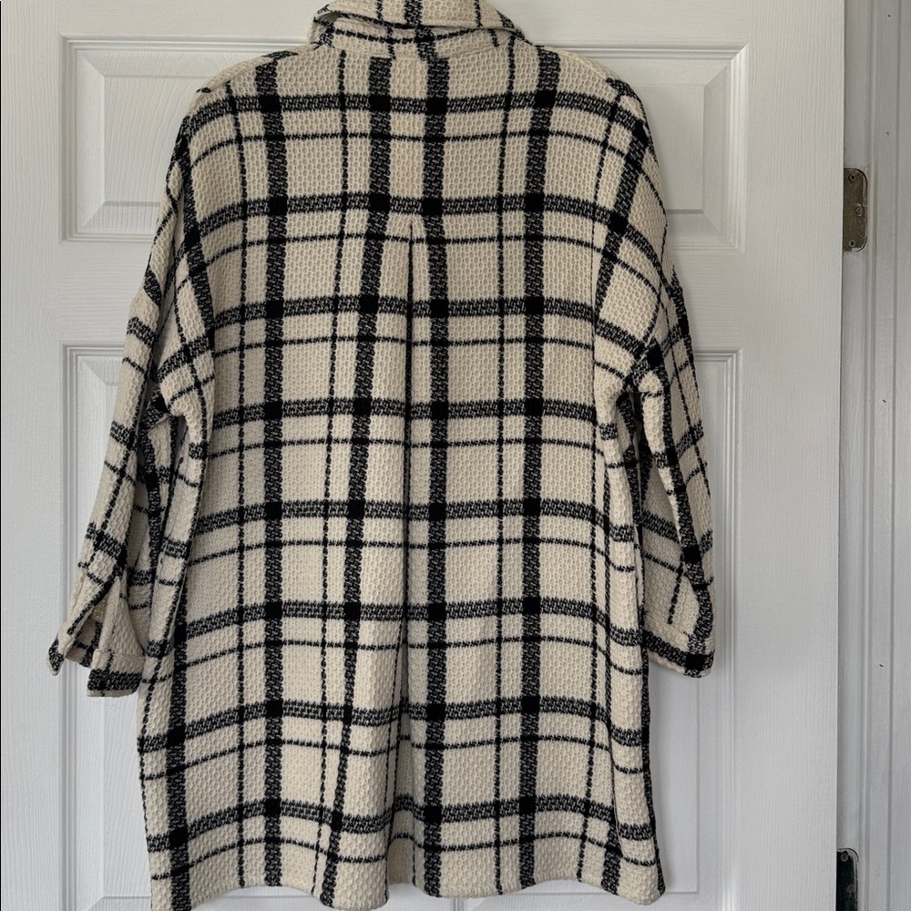 H&M Oversized Lightweight Plaid Button-Up Shirt Jacket -Shacket  - Size 2/Small - Picture 4 of 8